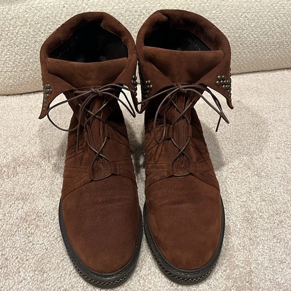 Stuart Weitzman SZ10 walnut suede bootie excellent condition - Picture 2 of 14
